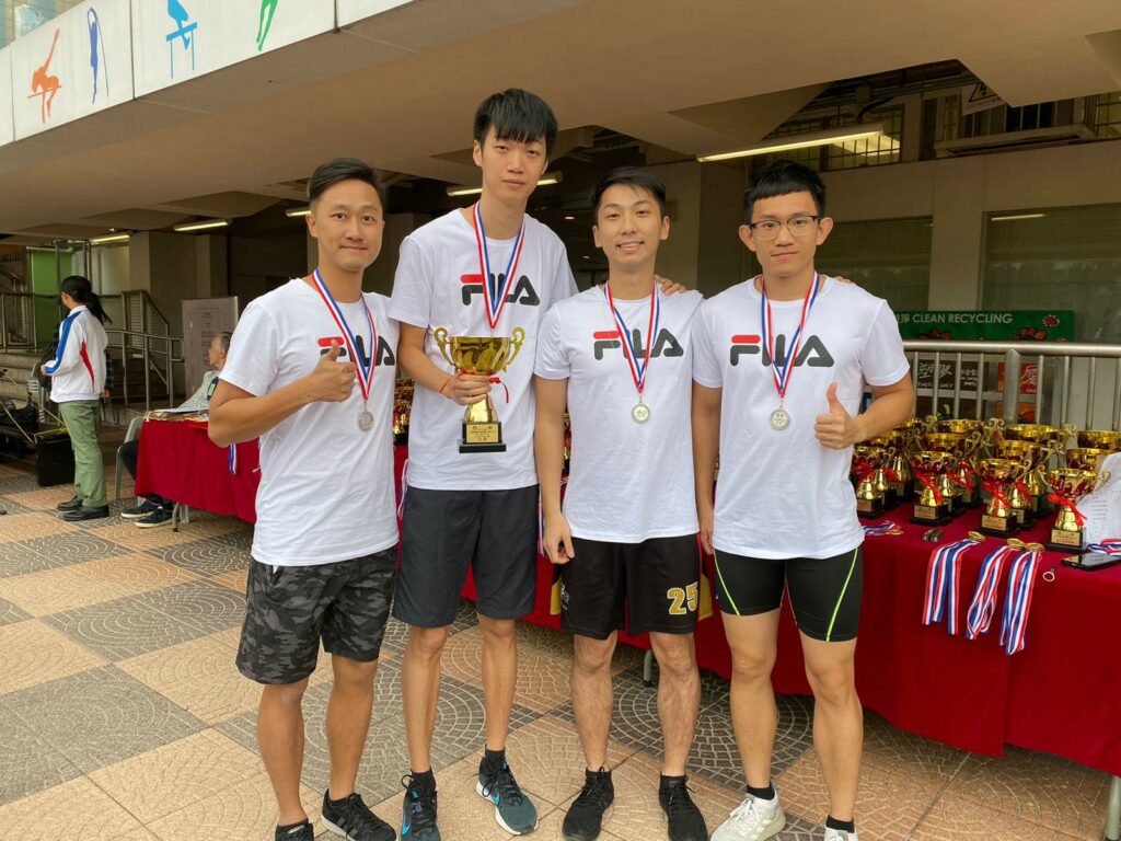 四位本校男教師代表學校出賽第三十五屆全港教師田徑賽男甲4×100取得亞軍。