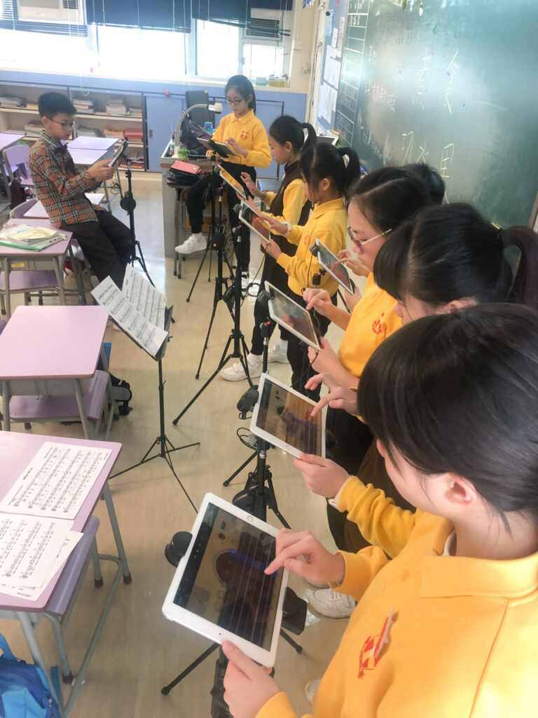 Ipad樂隊正努力練習利用平板電腦進行合作演奏。